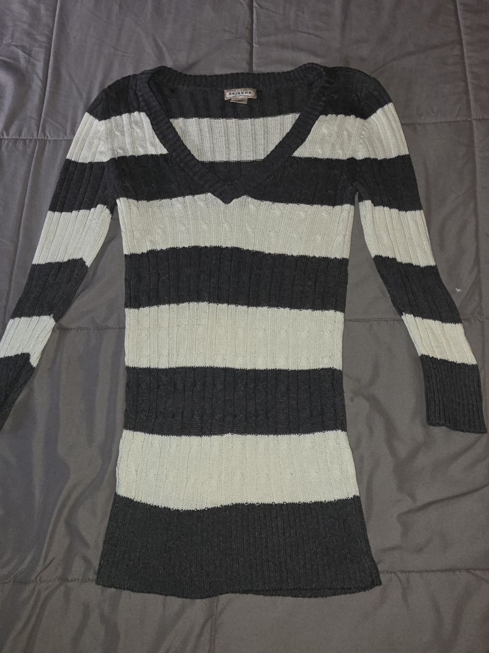 Arizona Jean Company Gray & White Striped V-Neck Sweater